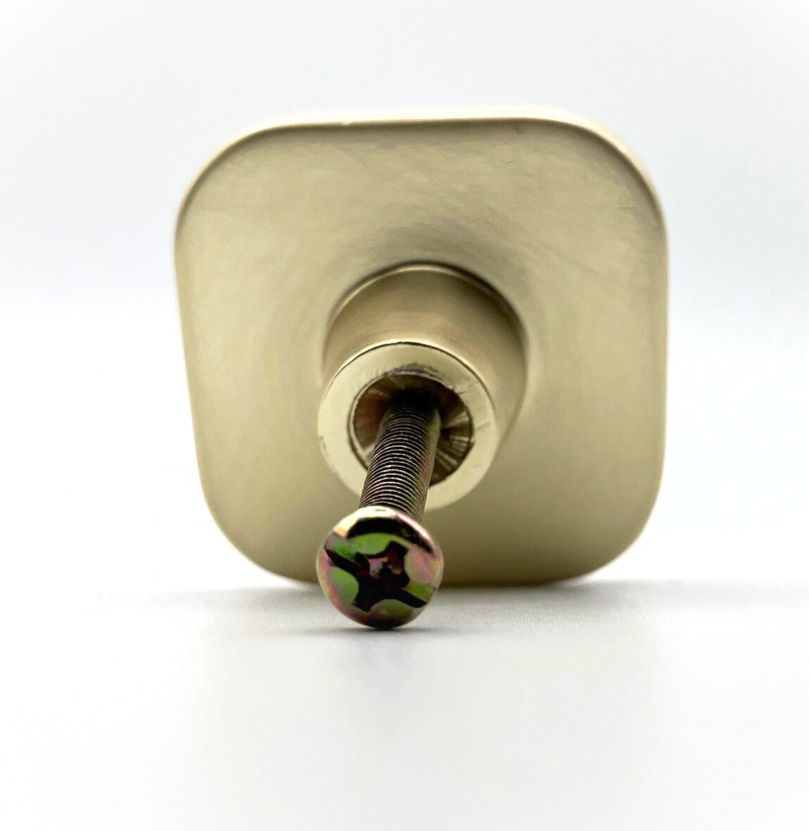 Square knob with rounded corners showing the variation of colors 