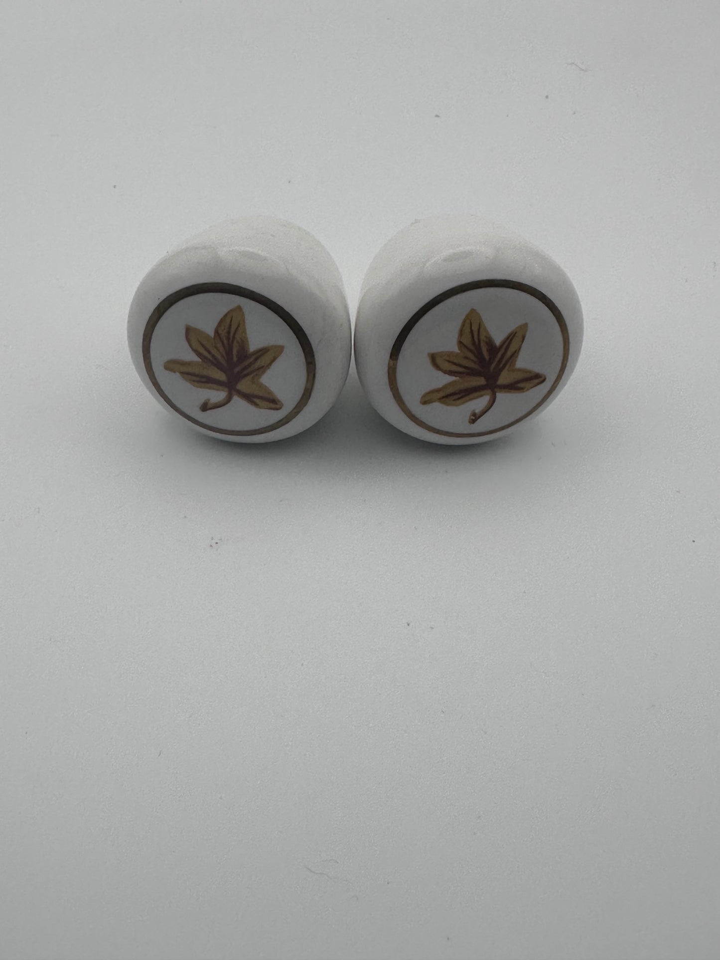 Vintage 1980's Maple Leaf Knobs, set of 2