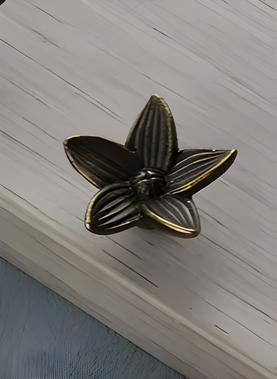 petite flower knob
