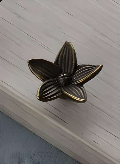 petite flower knob